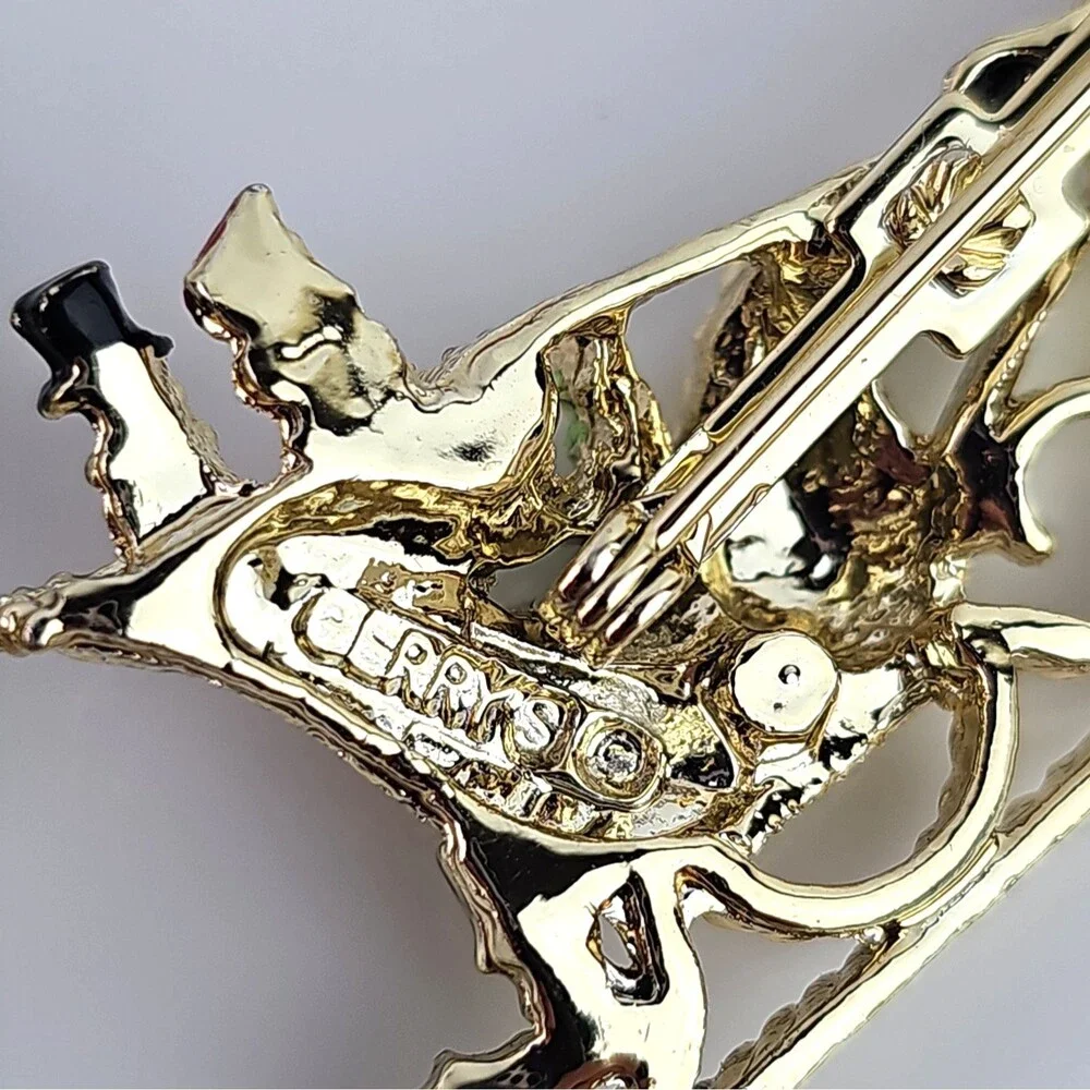 Signed Gerry’s Brooch Horse Sleigh Holiday Wreath Deer Brooch Gold Tone Set of 2
